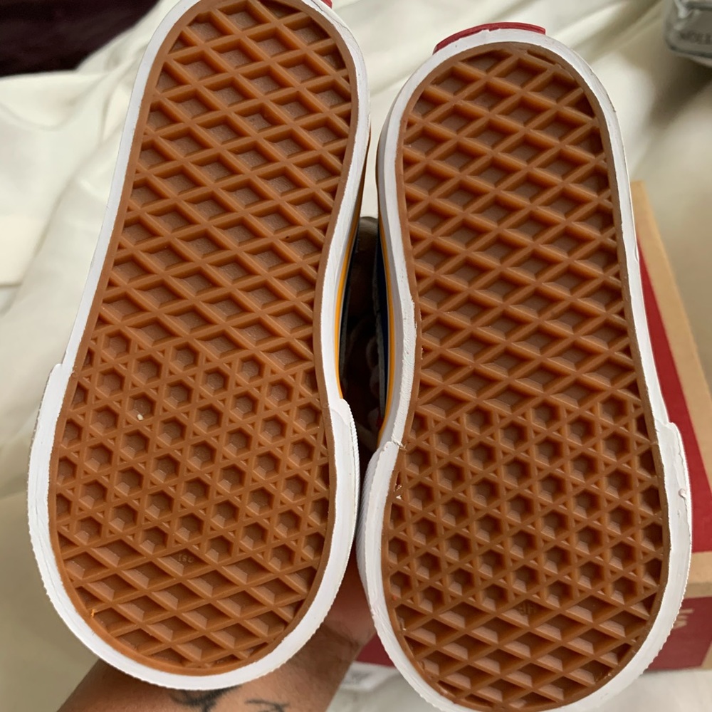 Vans - Picture 2 of 2